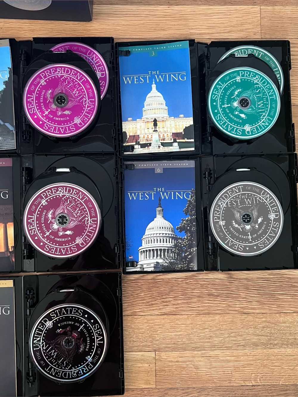The West Wing: The Complete Series, Seven seasons on 45 DVDs, Like New, In Box - Picture 7 of 10